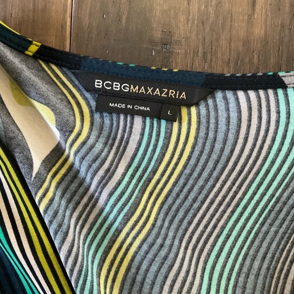 BCBG MAXAZRIA Women's Large Deep V Neck Flutter Sleeves Tie Back Abstract Dress - Picture 4 of 7